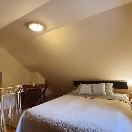 Sarkanyles Vendeghaz Ξενοδοχείο *