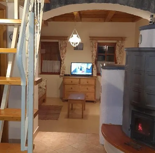 Sarkanyles Vendeghaz *