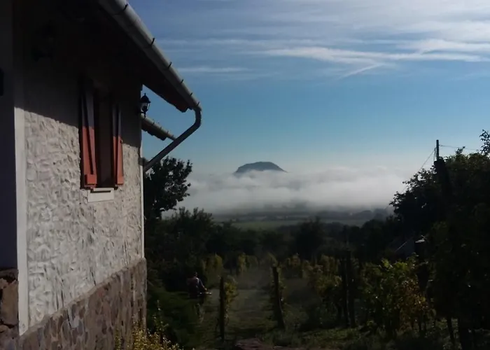 מלון Sarkanyles Vendeghaz *