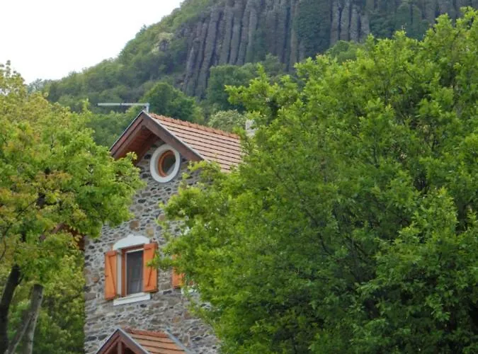 Sarkanyles Vendeghaz